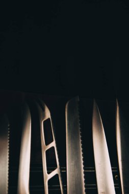 Mutfak malzemeleri, ev mutfağının siyah beyaz fotoğrafı.