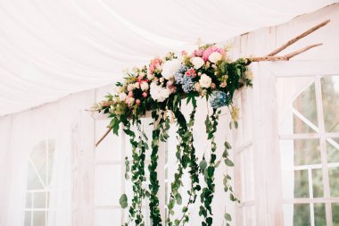 Düğün dekoru, güzel düğün süsü, buket, yüzük.