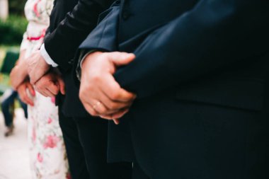 Düğün günü, misafirlerin yakın plan fotoğrafı, kıyafet detayları, bayram ve kutlama, gençlerin düğünü