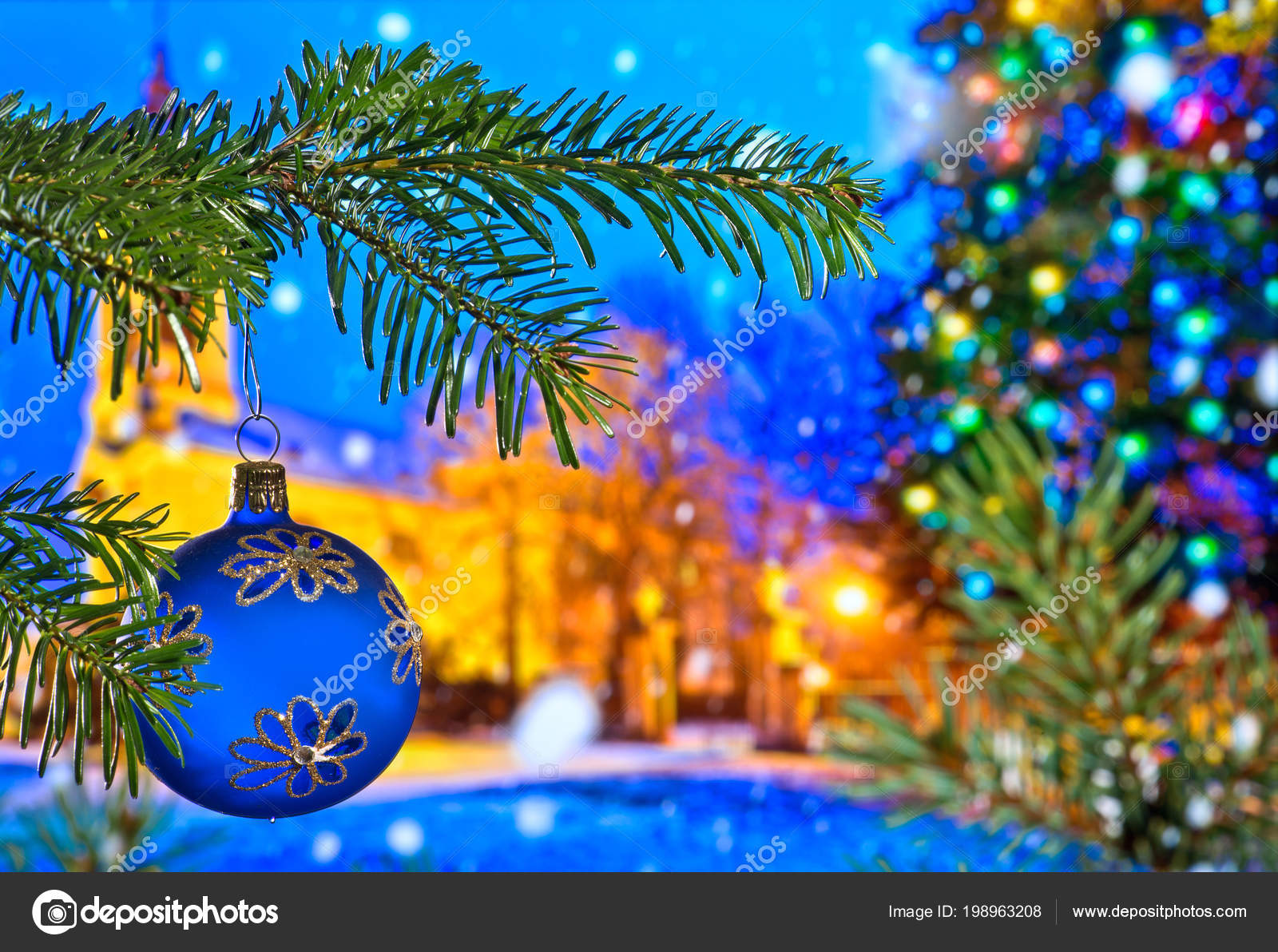 Boule Noël Bleu Avec Brindille Noël Dans Nuit Photographie