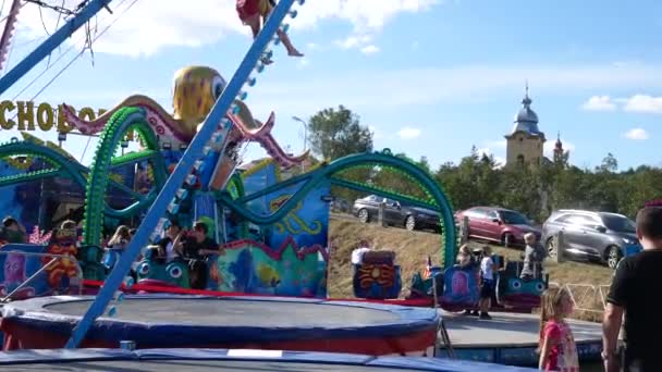 Rtyne Nad Bilinou Çek Cumhuriyeti Temmuz 2018 Çocuk Fairgrounds Oyun — Stok video
