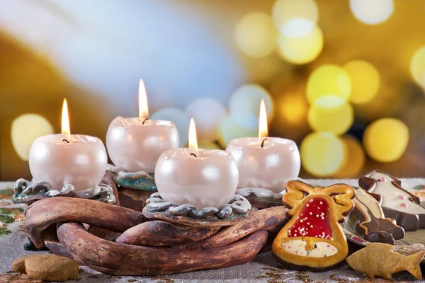 Guirlanda Advento Com Velas Ardentes Mesa — Fotografia de Stock