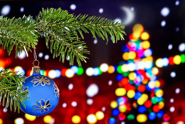 Bola Azul Navidad Con Ramita Navidad Noche —  Fotos de Stock