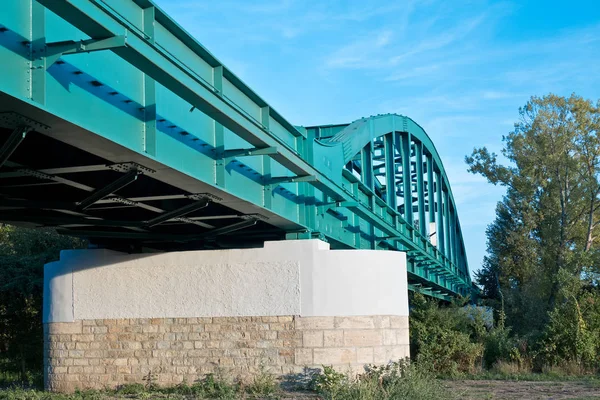 Puente Metal Sobre Río Verano — Foto de Stock