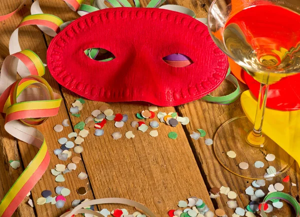 Maschera Carnevale Con Bicchiere Vino Brillantini Colorati Posto Testo — Foto Stock