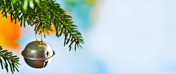 やり場のない背景にクリスマス小枝とクリスマス — ストック写真
