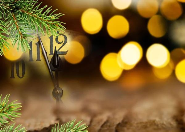 Szczegół Twarz Zegar Boże Narodzenie Gałązka Przed Północą — Zdjęcie stockowe