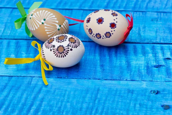 Huevos Pascua Pintados Mesa Azul — Foto de Stock