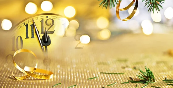 Cara Reloj Con Decoración Navidad Antes Medianoche —  Fotos de Stock
