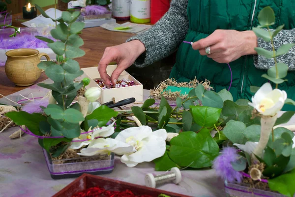 Florist Göra Blommor Dekoration Hennes Butik — Stockfoto