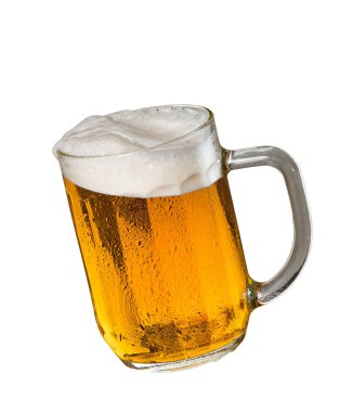 bardak bira beyaz zemin üzerine izole