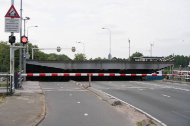 Hollanda'da asma köprü