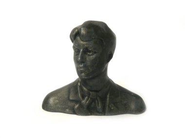 Şair, Yesenin, bronz büstü, heykelciği, siyah heykelcik, siyah beyaz, yakın çekim, beyaz arka plan, antik büstü, Sovyet vintage, SSCB, büstü büstü sap kafası stok görüntü, Nostalgishop