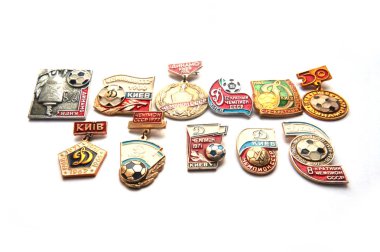 Spor rozeti, futbol rozeti, kırmızı rozet, altın rozeti, beyaz arka plan, yakın çekim, Lenin rozeti, Sovyet rozeti, SSCB rozeti, Sovyet Vintage, Vintage rozeti, SSCB, baş stok görüntüsü, nostalgishop, nostalgishop görüntü