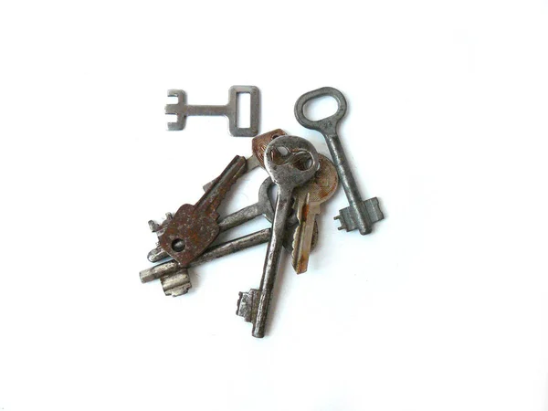 旧式なキー ビンテージのキー クローズ アップ 白い背景 異なるキー 灰色のキー ブロンズ 鋼キー たくさんソビエト — ストック写真
