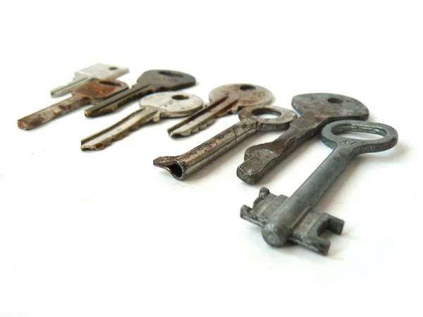 旧式なキー ビンテージのキー クローズ アップ 白い背景 異なるキー 灰色のキー ブロンズ 鋼キー たくさんソビエト — ストック写真