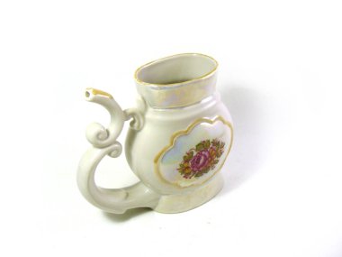 Porselen Kupa, Sovyet vintage, sedef üzerinde beyaz, eski kupa, seramik kupa, eski kupa, kupa, SSCB, eski Sovyetler üzerinde çizim çiçek kupa, parlak kupa, yakın çekim, beyaz arka plan, bej sedef, sap kafası stok görüntü, Nostalgishop