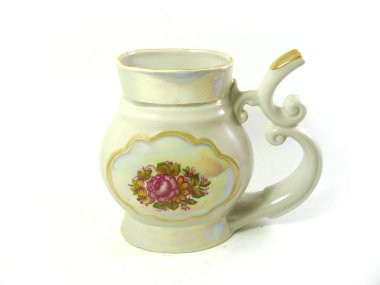 Porselen Kupa, Sovyet vintage, sedef üzerinde beyaz, eski kupa, seramik kupa, eski kupa, kupa, SSCB, eski Sovyetler üzerinde çizim çiçek kupa, parlak kupa, yakın çekim, beyaz arka plan, bej sedef, sap kafası stok görüntü, Nostalgishop