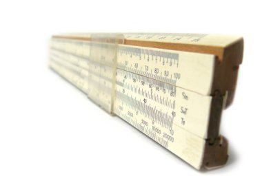 Bu, yakın çekim, görüntü beyaz slayt cetvel, Vintage Logaritmik cetvel, Logaritmik slayt cetvel, ahşap cetvel, beyaz cetvel cetvel, case, el, yakın çekim, beyaz arka plan, Sovyet vintage, SSCB, cetvel cetvel sap kafası stok görüntü, Nostalgishop, 