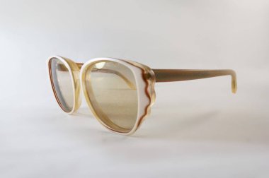 Gözlük, gözlük çerçeveleri, plastik çerçeve, Sovyet gözlük çerçeveleri, Vintage gözlük çerçeveleri, SSCB gözlük, eski gözlük, şeffaf, beyaz arka plan, yakın çekim, antik gözlük, Sovyet eski zamanlarda, Büyükanne gözlüğü, optik, sap kafası stok görüntü, Nostalgis