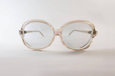 Gözlük, gözlük çerçeveleri, plastik çerçeve, Sovyet gözlük çerçeveleri, Vintage gözlük çerçeveleri, SSCB gözlük, eski gözlük, şeffaf, beyaz arka plan, yakın çekim, antik gözlük, Sovyet eski zamanlarda, Büyükanne gözlüğü, optik, sap kafası stok görüntü, Nostalg