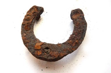 At nalı, antika at nalı, eski at nalı, Rusty Horseshoe, pas, eski, antik, dökme demir at nalı, Sovyet Vintage, Vintage, kahverengi beyaz, yakın çekim, beyaz arka plan, SSCB, baş imge, Nostalgishop stok