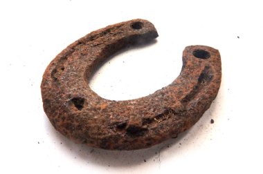 At nalı, antika at nalı, eski at nalı, Rusty Horseshoe, pas, eski, antik, dökme demir at nalı, Sovyet Vintage, Vintage, kahverengi beyaz, yakın çekim, beyaz arka plan, SSCB, baş imge, Nostalgishop stok