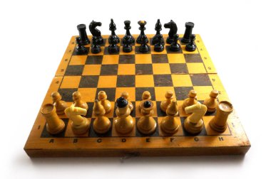 Satranç, satranç taşları, satranç kutusu, ahşap satranç, plastik satranç, eski satranç, Sovyet vintage, SSCB, beyaz arka plan, yakın çekim, el, el, manyetik satranç, sap kafası stok görüntü, Nostalgishop satranç