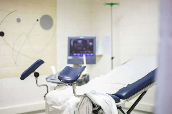 Cadeira Ginecológica Azul Marinho Com Monitor Ultrassom Hospital — Fotografia de Stock
