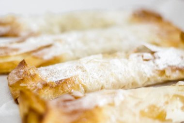 Sintra üzerinden geleneksel Portekiz tatlı pasta olarak adlandırılan travesseiro, Portekiz