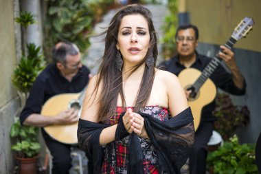 Fado bant geleneksel Portekiz müzik Alfama, Lizbon sokakta