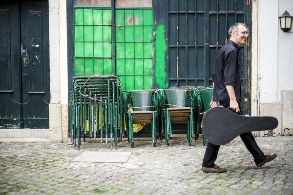 Músico Com Sua Amada Guitarra Portuguesa Rua Lisboa Portugal — Fotografia de Stock