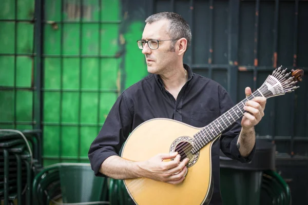 Músico Con Querida Guitarra Portuguesa Calle Lisboa Portugal — Foto de Stock