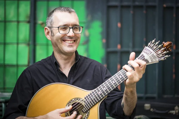 Músico Con Querida Guitarra Portuguesa Calle Lisboa Portugal — Foto de Stock