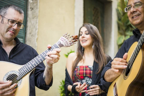 Banda Fado Interpretando Música Tradicional Portuguesa Calle Alfama Lisboa Portugal — Foto de Stock