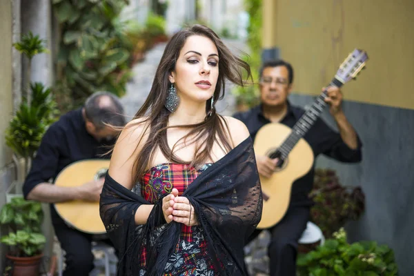 Fado bant geleneksel Portekiz müzik Alfama, Lizbon sokakta
