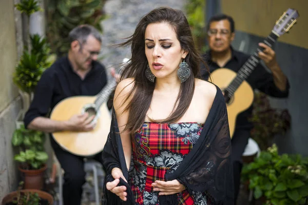 Banda Fado Interpretando Música Tradicional Portuguesa Calle Alfama Lisboa Portugal — Foto de Stock