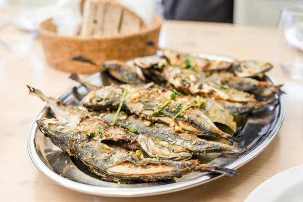 Vassoio Argento Pieno Deliziosi Sgombri Pesce Noto Come Carapau Portogallo — Foto Stock