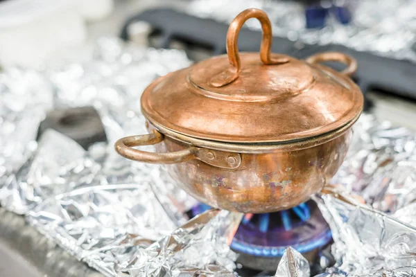 Una Olla Bronce Vintage Cocina Gas Restaurante — Foto de Stock