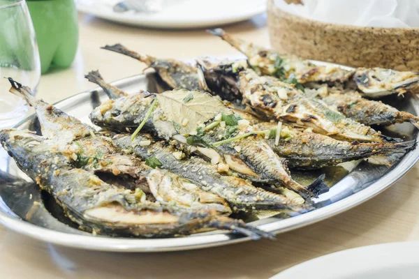 Stříbrný Tác Plný Lahodných Ryb Makrela Známý Jako Carapau Portugalsku — Stock fotografie