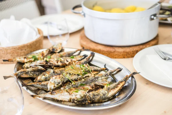 Vassoio Argento Pieno Deliziosi Sgombri Pesce Noto Come Carapau Portogallo — Foto Stock