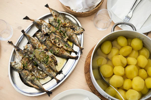 Srebrna Taca Pełen Pyszne Ryby Makreli Znany Jako Carapau Portugalii — Zdjęcie stockowe