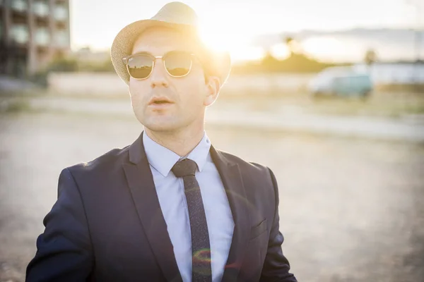 Retrato Estilo Vida Del Joven Aspecto Vintage Traje Con Gafas —  Fotos de Stock