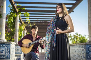 Bant geleneksel müziği fado pergola ile Portekiz fayans denilen azulejos altında Lizbon, Portekiz