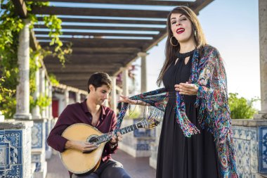 Bant geleneksel müziği fado pergola ile Portekiz fayans denilen azulejos altında Lizbon, Portekiz