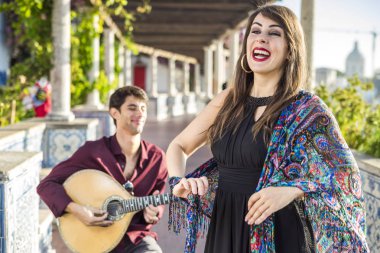 Bant geleneksel müziği fado pergola ile Portekiz fayans denilen azulejos altında Lizbon, Portekiz