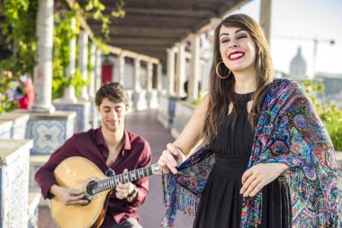 Bant geleneksel müziği fado pergola ile Portekiz fayans denilen azulejos altında Lizbon, Portekiz