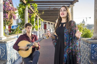 Bant geleneksel müziği fado pergola ile Portekiz fayans denilen azulejos altında Lizbon, Portekiz