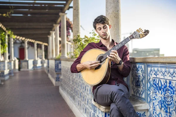 Músico Fado Tocando Guitarra Portuguesa Única Alfama Lisboa Portugal — Foto de Stock