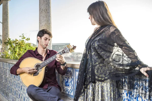 Banda Tocando Fado Tradicional Bajo Pérgola Con Azulejos Portugueses Llamados — Foto de Stock